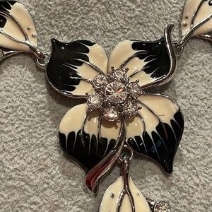 Enamel Black & Cream Elegant Floral Necklace Vine Shaped Austrian Crystals